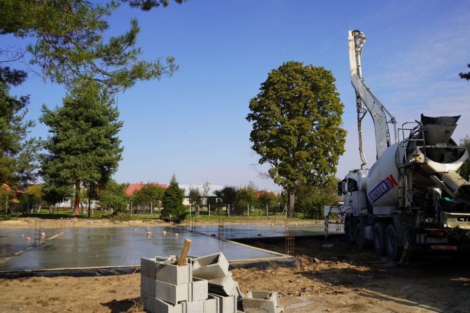 Nowe fundamenty pod przyszłość najmłodszych – ruszyła budowa żłobka w Dąbrowie Tarnowskiej. Gmina Dąbrowa Tarnowska