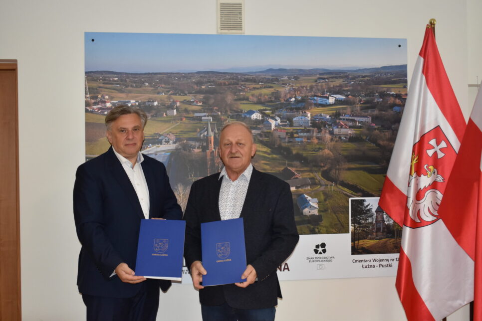 Podpisano umowę na remont drogi gminnej w miejscowości Łużna. Gmina Łużna