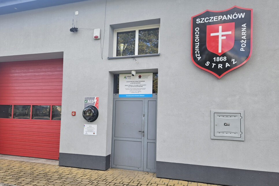 Szczepanów – defibrylator gotowy do użycia. Gmina Brzesko