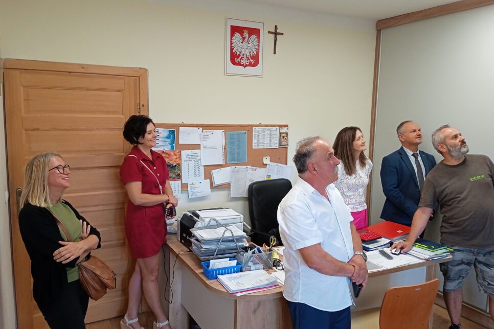 Monitoring przy budynku Szkoły Podstawowej nr 1 w Siekierczynie. Gmina Limanowa