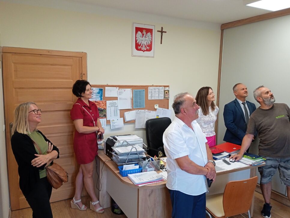 Monitoring przy budynku Szkoły Podstawowej nr 1 w Siekierczynie. Gmina Limanowa