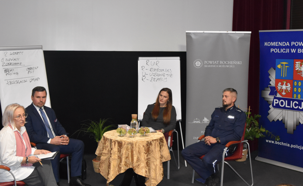 Bocheński funkcjonariusz przybliżył tematykę przemocy. Bochnia