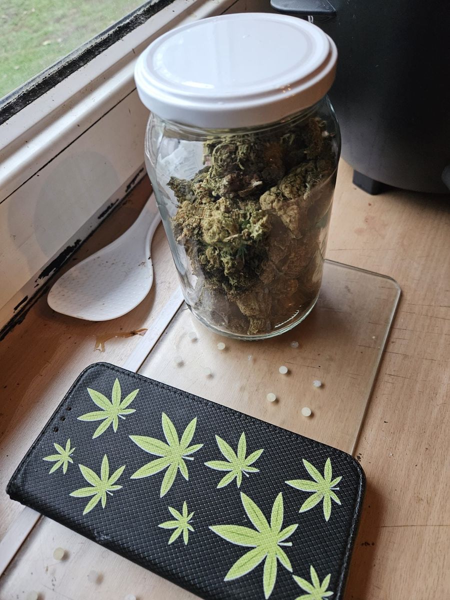 Zatrzymany z ponad 3,7 kg narkotyków – 31-latek z powiatu tarnowskiego odpowie za posiadanie znacznej ilości środków odurzających. Tarnów