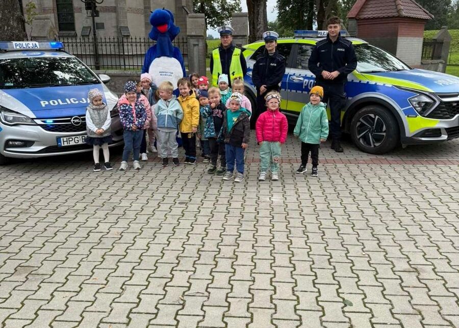 #DzielnicowyBliżejNas – Policjanci uczą przedszkolaków zasad bezpieczeństwa. Tarnów