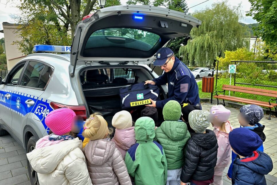 Spotkanie dzielnicowego z przedszkolakami w Kalwarii Zebrzydowskiej. Wadowice