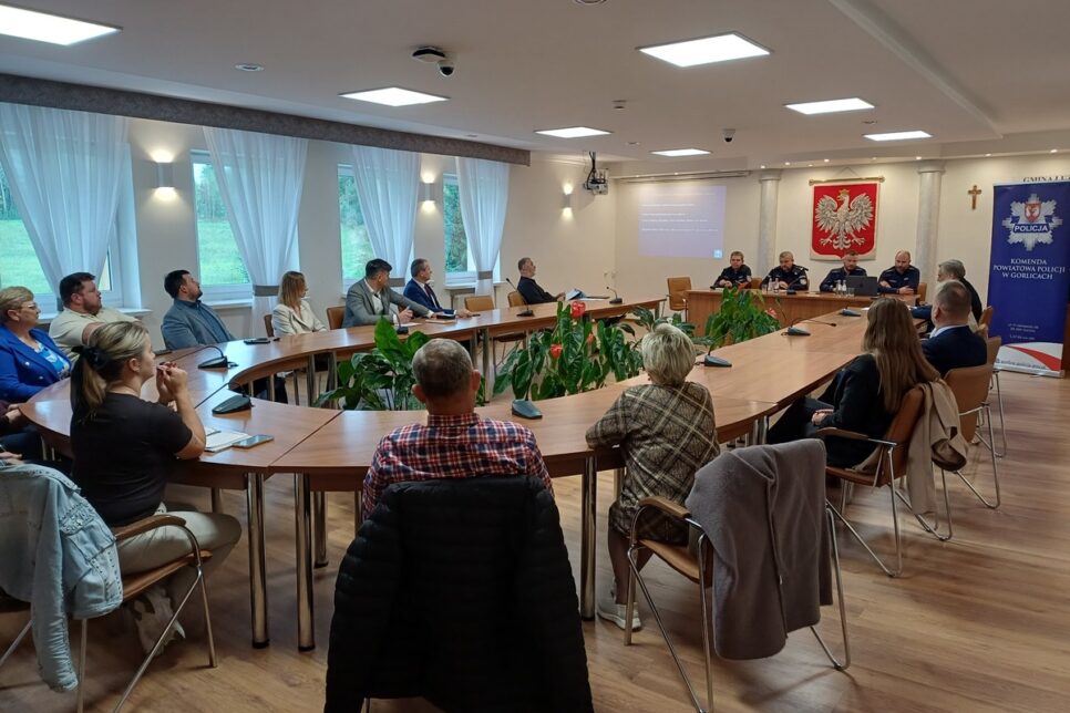 Debata społeczna w Łużnej „Porozmawiajmy o bezpieczeństwie – możesz mieć na nie wpływ”. Gorlice