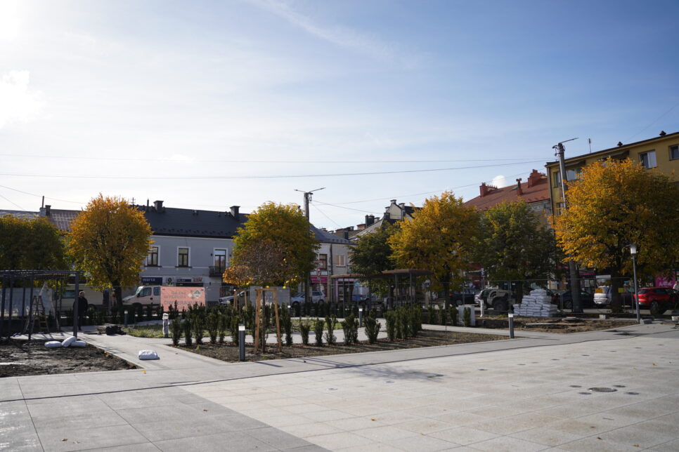 Zmiany na rynku w pełni! Jesienna sceneria dodaje wyjątkowego klimatu. Gmina Dąbrowa Tarnowska