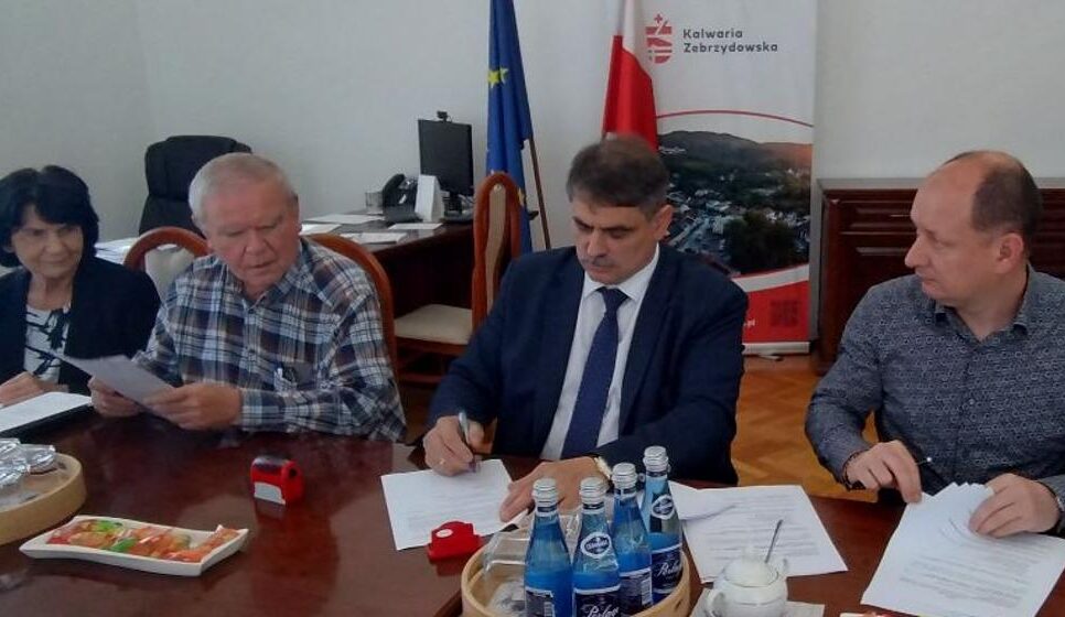 Ruszają prace naprawcze dachu hali sportowej Zespołu Szkół nr 1 w Kalwarii Zebrzydowskiej!. Kalwaria Zebrzydowska