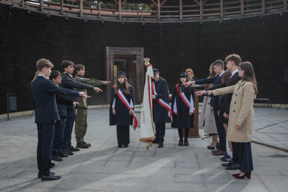 Ślubowanie pierwszoklasistów I Liceum Ogólnokształcącego w Bochni. Bochnia