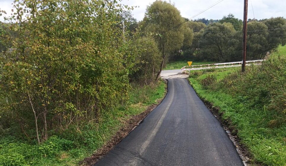 Remont cząstkowy dróg gminnych – uzupełnienie ubytków asfaltowych na terenie Gminy Raba Wyżna.. Raba Wyżna