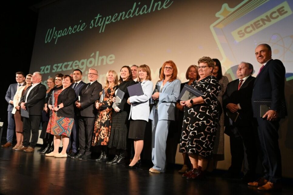 Wadowice świętują Dzień Edukacji Narodowej – nagrody, stypendia i sportowe wyróżnienia. Wadowice