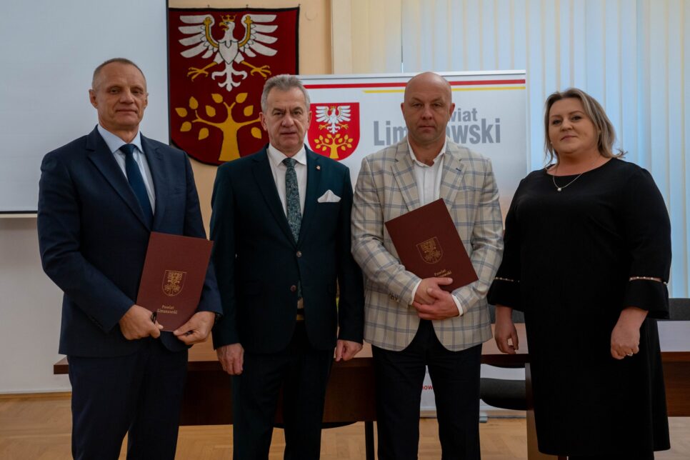 Podpisano umowy w ramach projektu „Cyfrowe rozwiązania dla geodezji Powiatu Limanowskiego”. Powiat limanowski