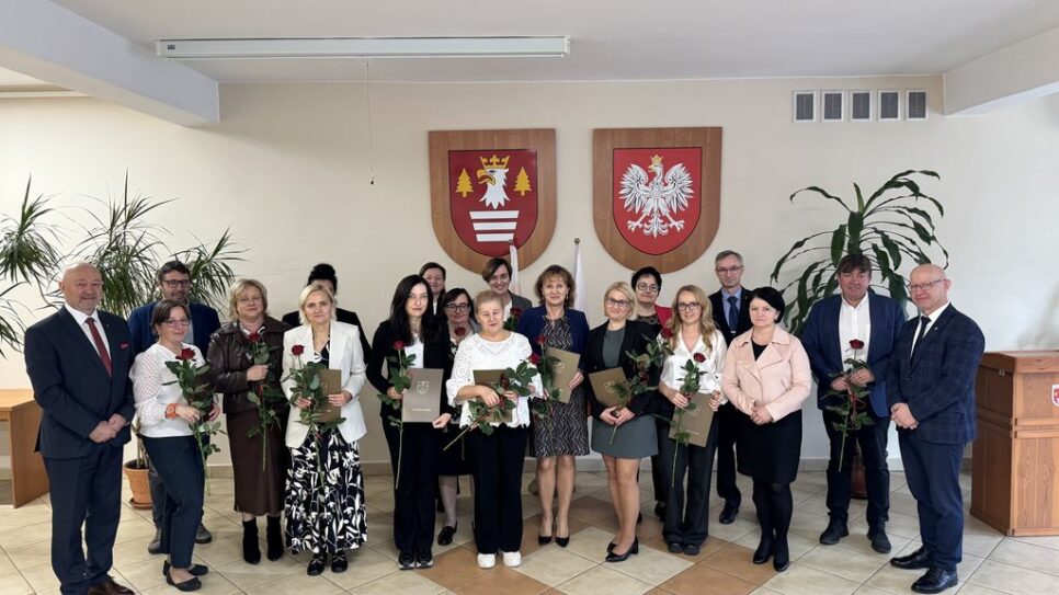 Wyróżnienia dla nauczycieli z okazji Święta Edukacji. Powiat suski