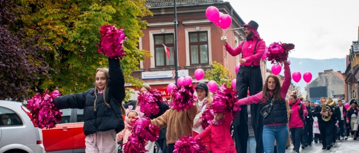 Różowy marsz przeszedł przez Myślenice. Gmina Myślenice