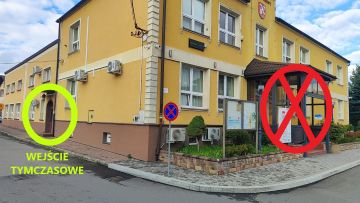Tymczasowe wejście do budynku Urzędu Gminy. Gmina Łapanów