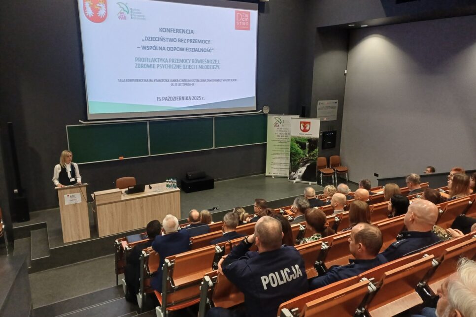#DzielnicowyBliżejNas. Udział gorlickiej Policji w konferencji „Dzieciństwo bez przemocy – wspólna odpowiedzialność”. Gorlice