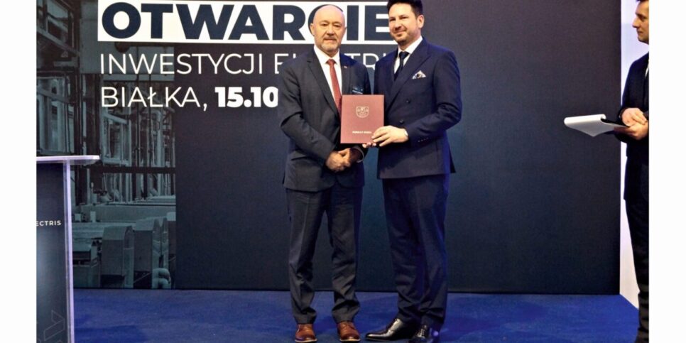 Gratulacje od władz powiatu dla Electrisu. Powiat suski