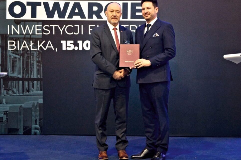 Gratulacje od władz powiatu dla Electrisu. Powiat suski