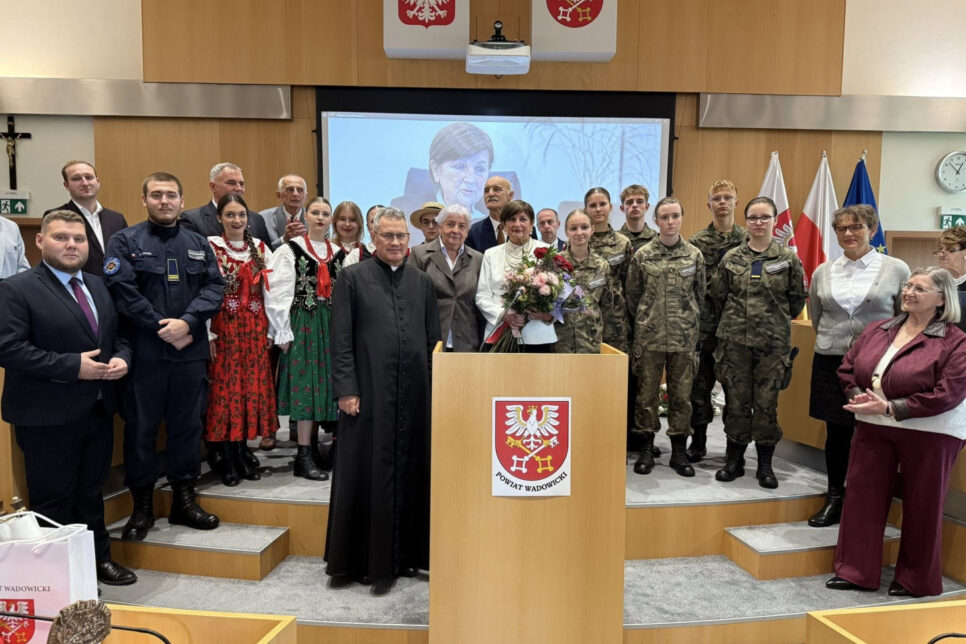 Śp. ks. Tadeusz Kasperek i Pani Zofia Wanat uhonorowani tytułem „Zasłużony dla Powiatu Wadowickiego”. Wadowice