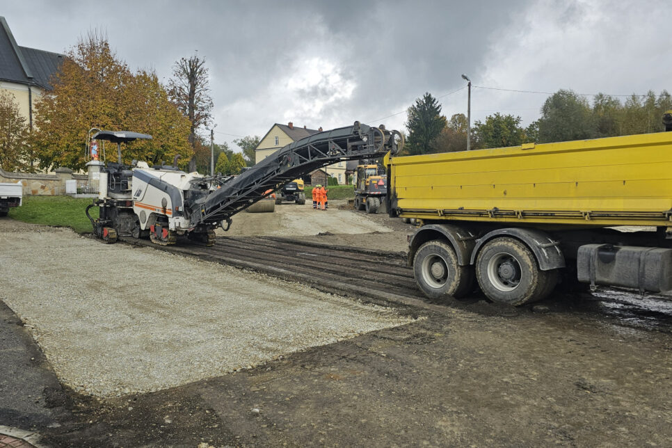 Remontujemy parking i drogę gminną w Uszwi. Gmina Gnojnik