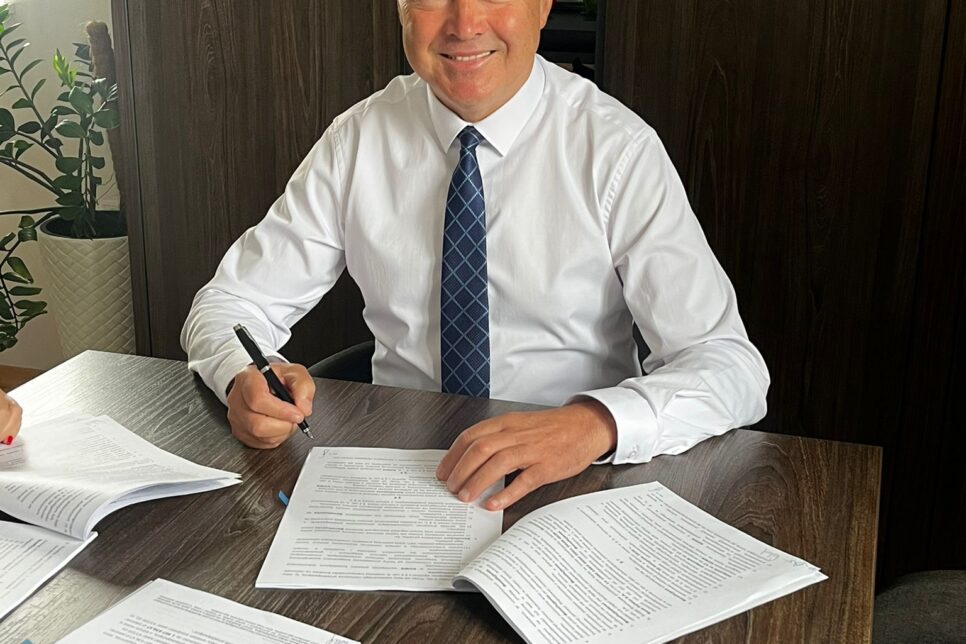 Podpisanie umowy na dofinansowanie budowy oczyszczalni ścieków w Skrzeszowicach. Gmina Kocmyrzów-Luborzyca