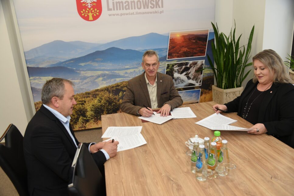 Zespół Szkół w Tymbarku z nowym zapleczem sportowym. Powiat limanowski