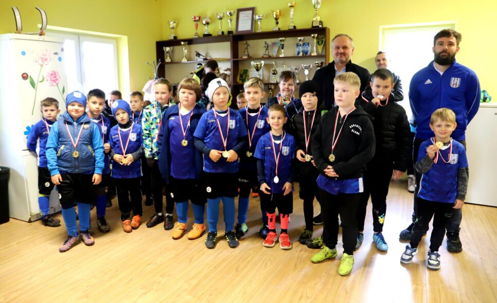 Podsumowanie sezonu 2024/2025 dzieci i młodzieży w LKS Pisarzowa. Gmina Limanowa