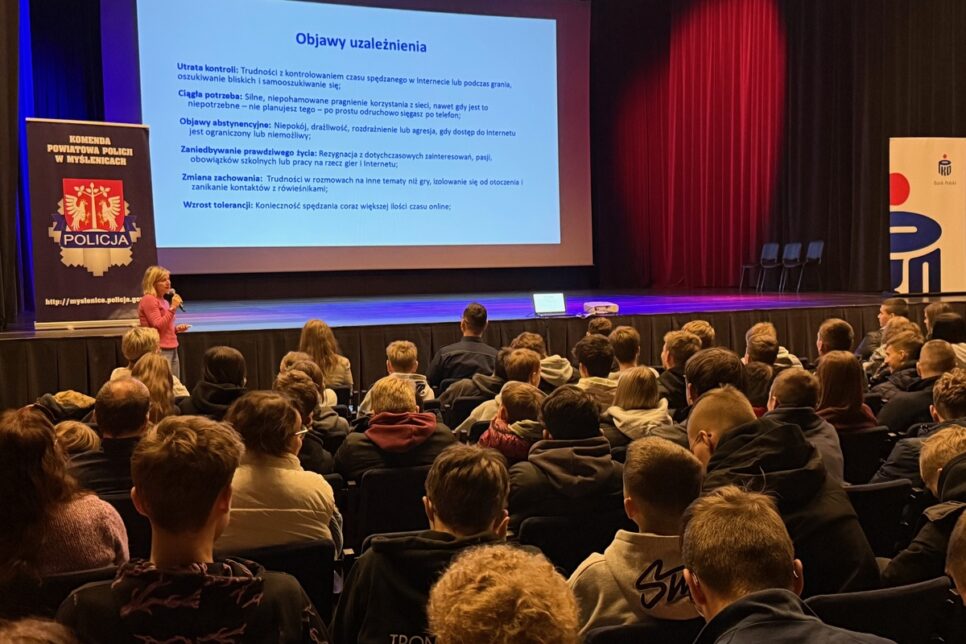 ,,Świadomi – bezpieczni” spotkanie o cyberzagrożeniach dla dobczyckiej młodzieży. Myślenice