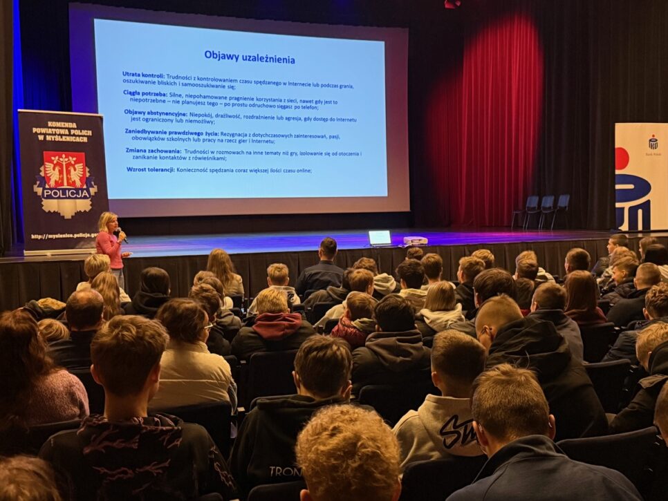 ,,Świadomi – bezpieczni” spotkanie o cyberzagrożeniach dla dobczyckiej młodzieży. Myślenice