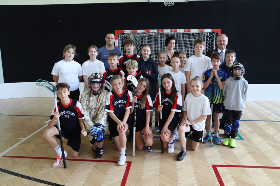 Podwójne Mistrzostwo Gminy w unihokeju  dla uczniów ze SP nr 1 w Siekierczynie. Gmina Limanowa