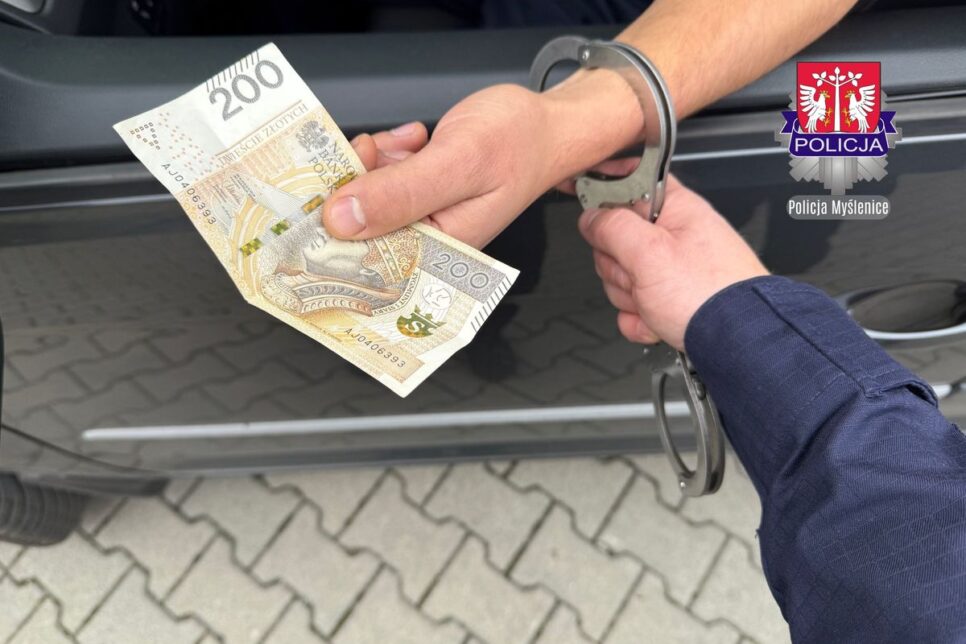 „Chciał się dogadać” – 52-latek próbował wręczyć policjantom łapówkę. Myślenice