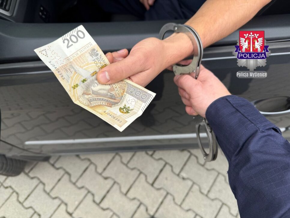 „Chciał się dogadać” – 52-latek próbował wręczyć policjantom łapówkę. Myślenice