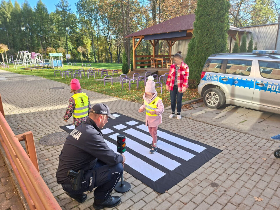 #DzielnicowyBliżejNas. Lekcje bezpieczeństwa z dzielnicowymi.. Brzesko