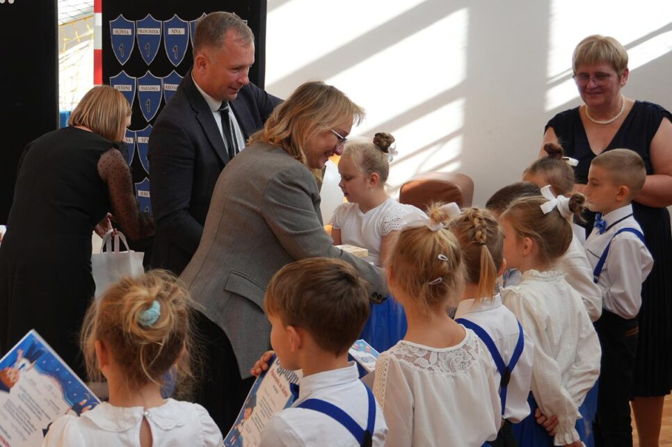 Radosny dzień w Szkole Podstawowej w Sękowej – najmłodsi uczniowie złożyli ślubowanie. Gmina Sekowa