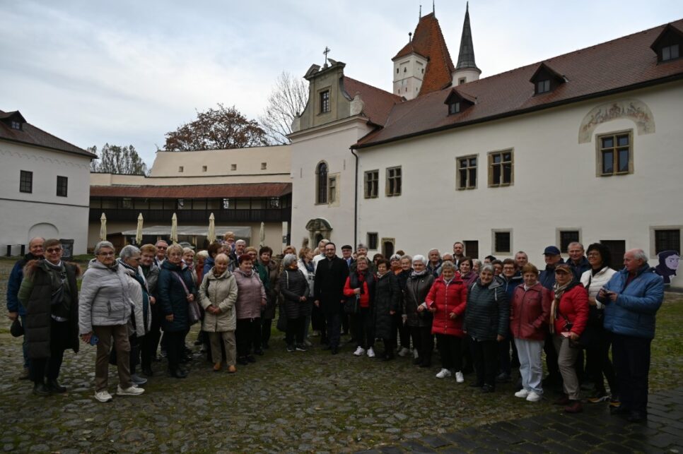 Grupa bocheńskich seniorów w Kieżmarku. Bochnia