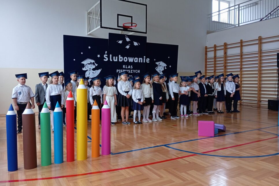 Uroczyste ślubowanie pierwszaków. Gmina Radgoszcz