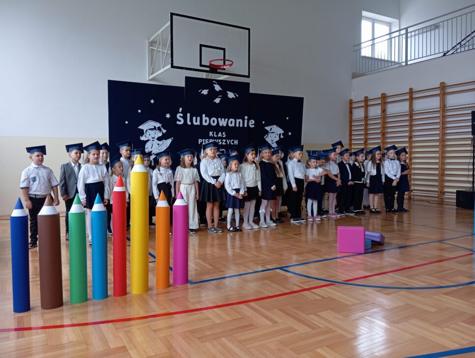 Uroczyste ślubowanie pierwszaków. Gmina Radgoszcz