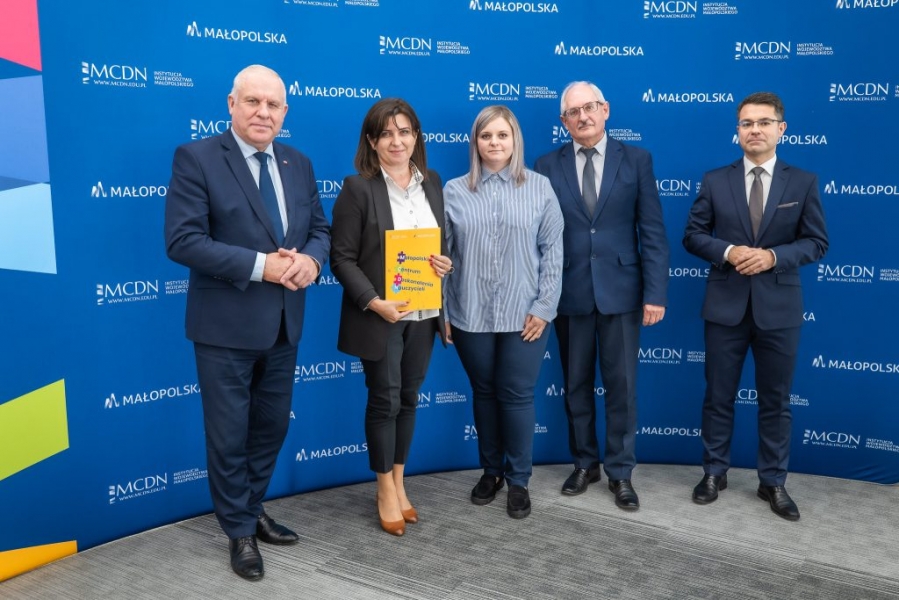 Gmina Mszana Dolna z dofinansowaniem na transformację cyfrową szkół!. Gmina Mszana Dolna