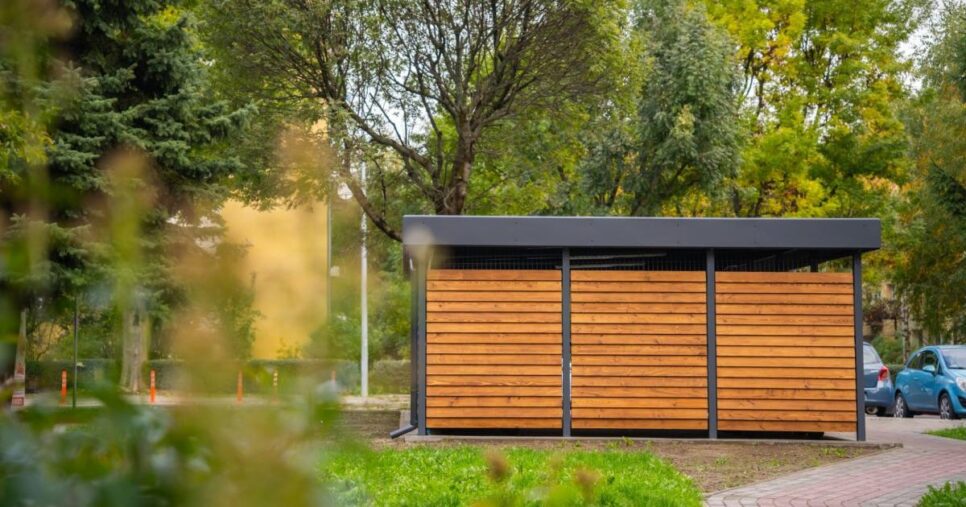 Nowa wiata śmietnikowa przy ul. Konopnickiej. Gorlice