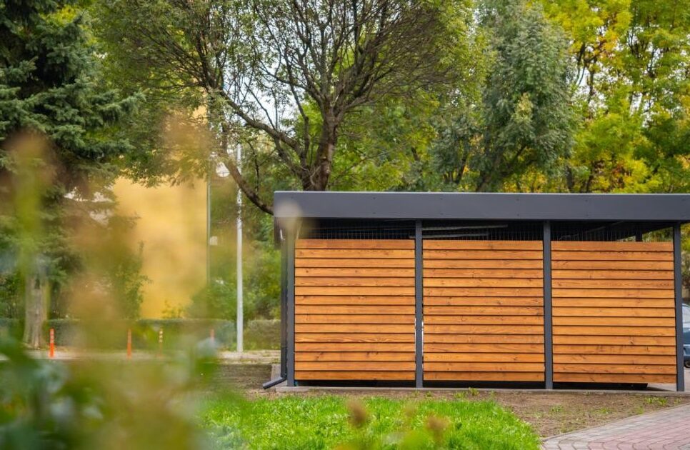 Nowa wiata śmietnikowa przy ul. Konopnickiej. Gorlice