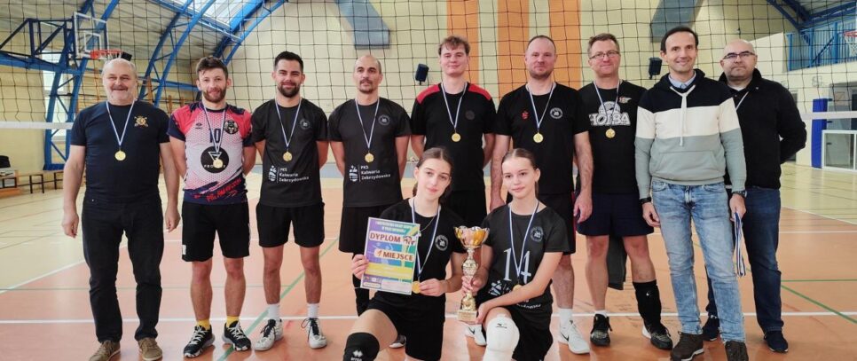 Zawodnicy z Kalwarii Zebrzydowskiej Mistrzami Doliny Karpia w Piłce Siatkowej. Kalwaria Zebrzydowska