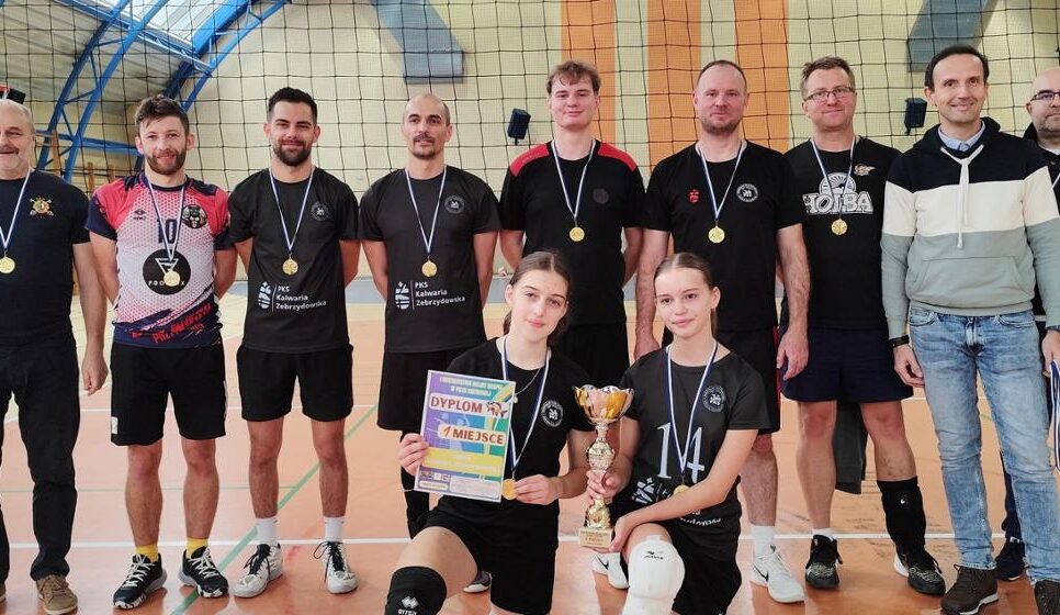 Zawodnicy z Kalwarii Zebrzydowskiej Mistrzami Doliny Karpia w Piłce Siatkowej. Kalwaria Zebrzydowska