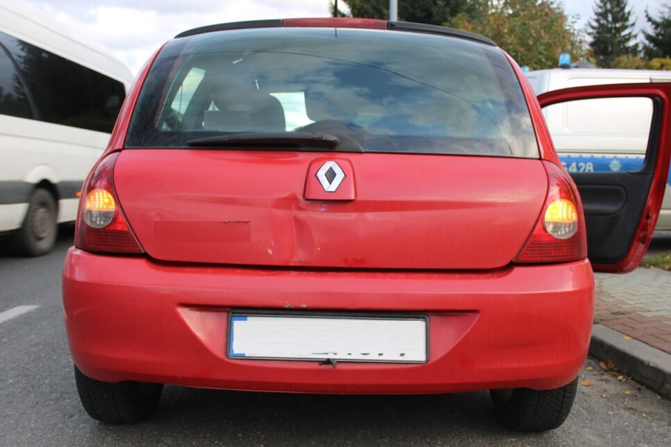 Gmina Oświęcim. Sprawca kolizji podejrzany o kierowanie samochodem pod wpływem środków odurzających. W organizmie miał mieszaninę narkotyków.. Oświęcim