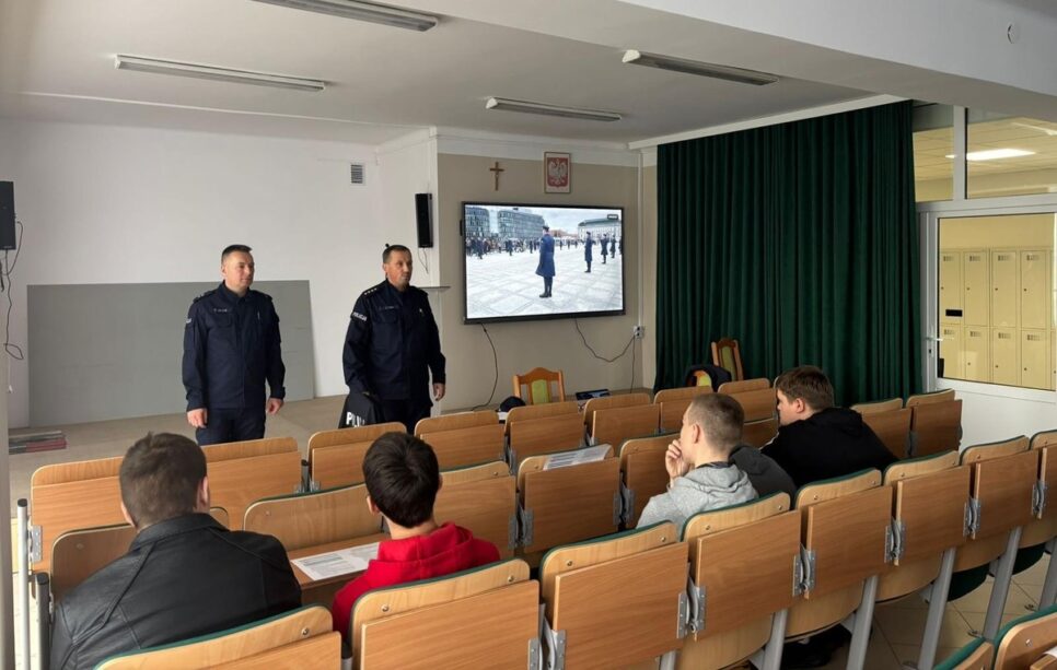 Pierwsze zajęcia w nowo powstałej klasie o profilu mundurowym. Miechów