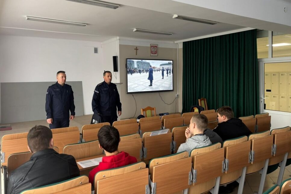 Pierwsze zajęcia w nowo powstałej klasie o profilu mundurowym. Miechów