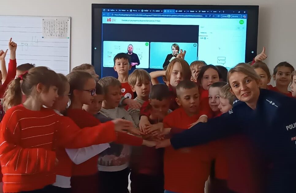 Policjanci Komendy Powiatowej Policji w Krakowie spotkali się z uczniami w ramach ogólnopolskiej akcji „Dzieciństwo bez przemocy”. Kraków