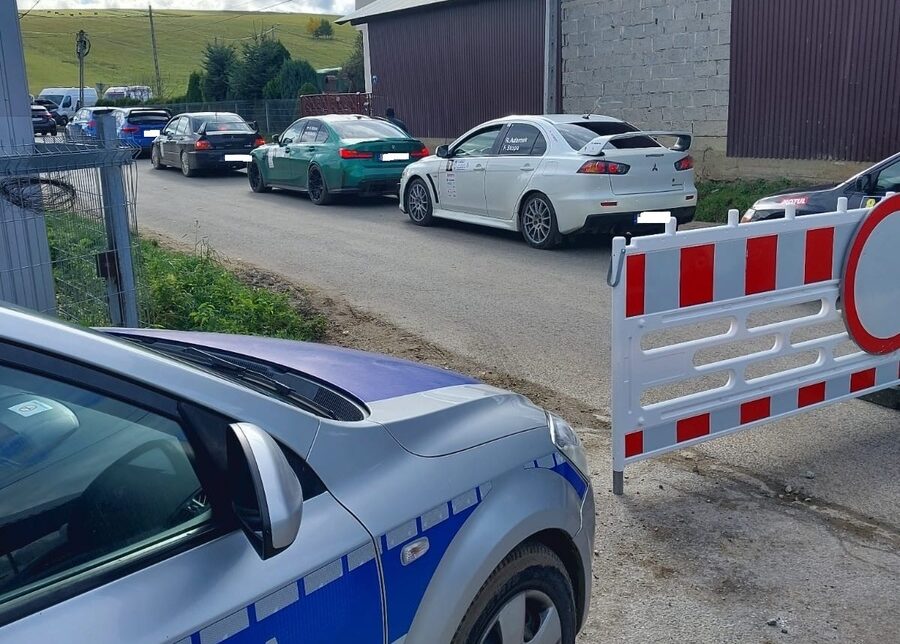 Policjanci zabezpieczali 58 Międzynarodowy Rajd Żubrów na terenie powiatu nowotarskiego. Nowy Targ