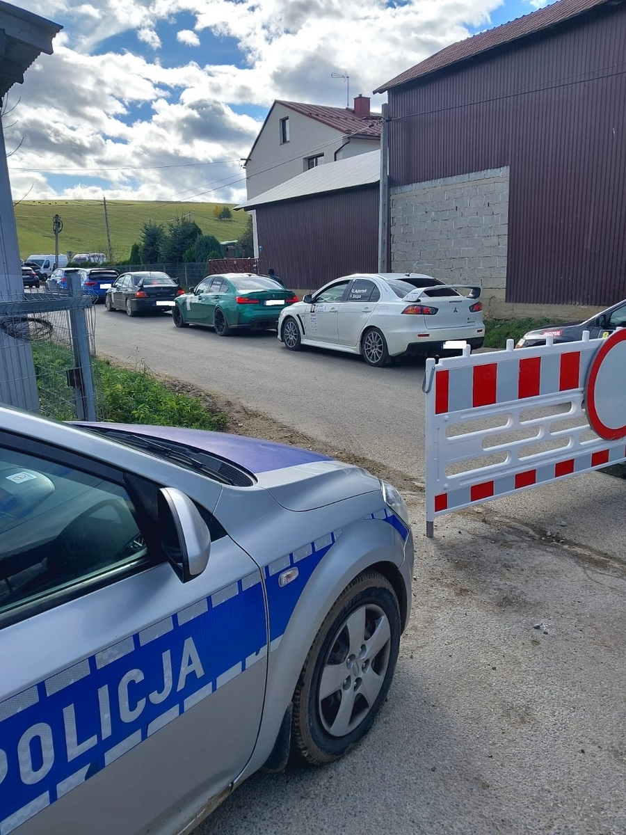 Policjanci zabezpieczali 58 Międzynarodowy Rajd Żubrów na terenie powiatu nowotarskiego. Nowy Targ