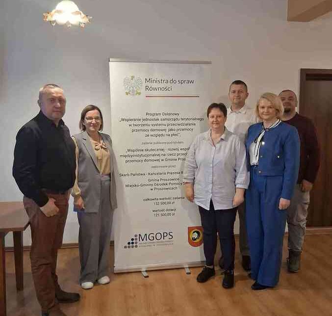 #DzielnicowyBliżejNas. Wspólnie skuteczniej – rozwój współpracy międzyinstytucjonalnej na rzecz przeciwdziałania przemocy domowej w Gminie Proszowice.. Proszowice