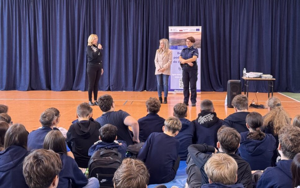 Bezpieczeństwo na drodze i w sieci – spotkanie w Zespole Szkolno-Przedszkolnym w Bachowicach . Wadowice